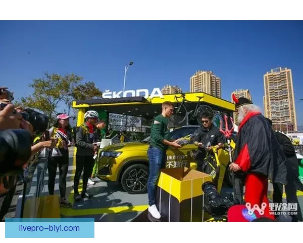 摇滚巨星邦·乔维现身迈阿密大师赛与网坛名将萨芬卢布合影互动 摇滚巨星邦·乔维现身迈阿密大师赛与网坛名将萨芬卢布合影互动